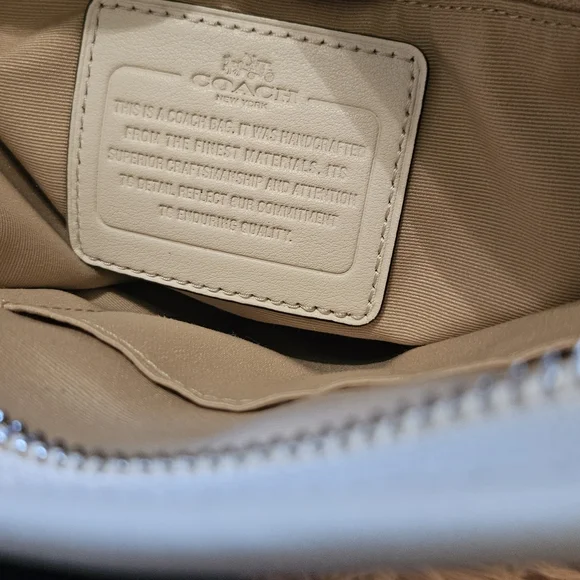Elegant Coach Cream Shoulder/Crossbody Bag - Picture 13 of 16